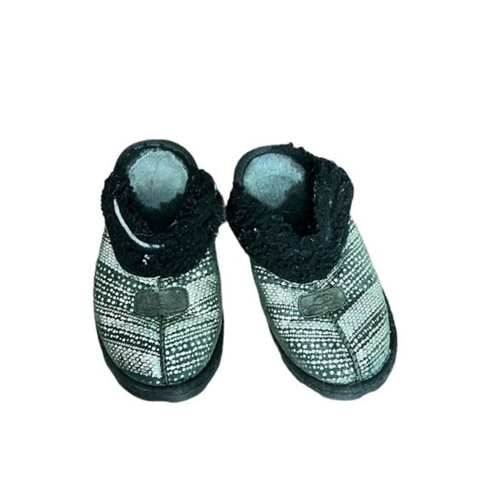 Ugg slippers size 5